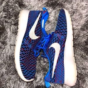 Nike FlyNit Roshe Blue and white university red